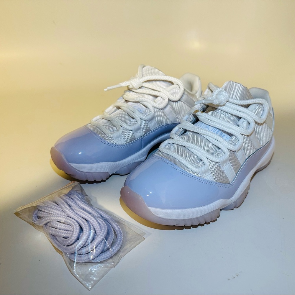 Air Jordan 11 Pure Violet